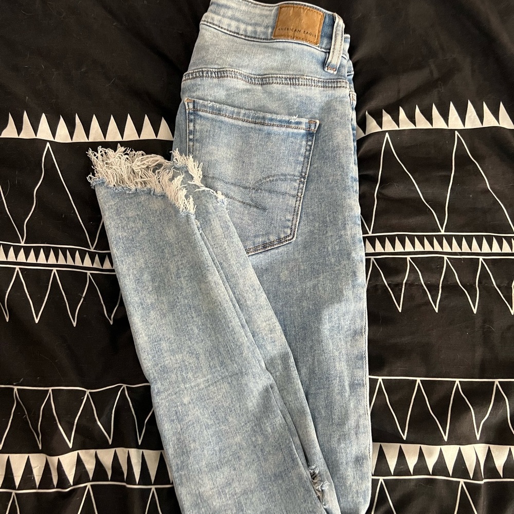 Light wash, cropped jeggings
